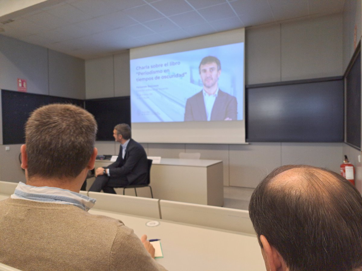 megec_unav's tweet image. Ayer estuvimos escuchando a @Beltxun @fcomunav hablar sobre su nuevo libro y el compromiso con la #verdad: y es que el #periodismo puede ser faro en tiempos de oscuridad. 
¡Muy buenas ideas para restaurar la #confianza! #BibliotecaMEGEC #Management4Creatives