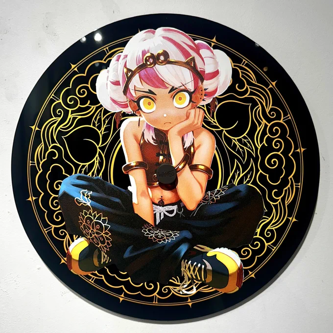 実物まだ見れてないですがキャラ立体的に見えるそうです!