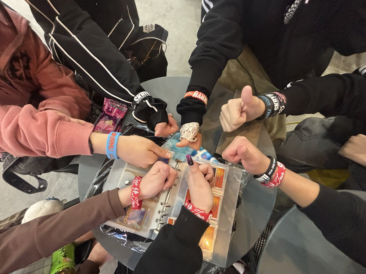 ksk_ux_xu_'s tweet photo. 10人集合✨ https://t.co/xnsSFR6pbe