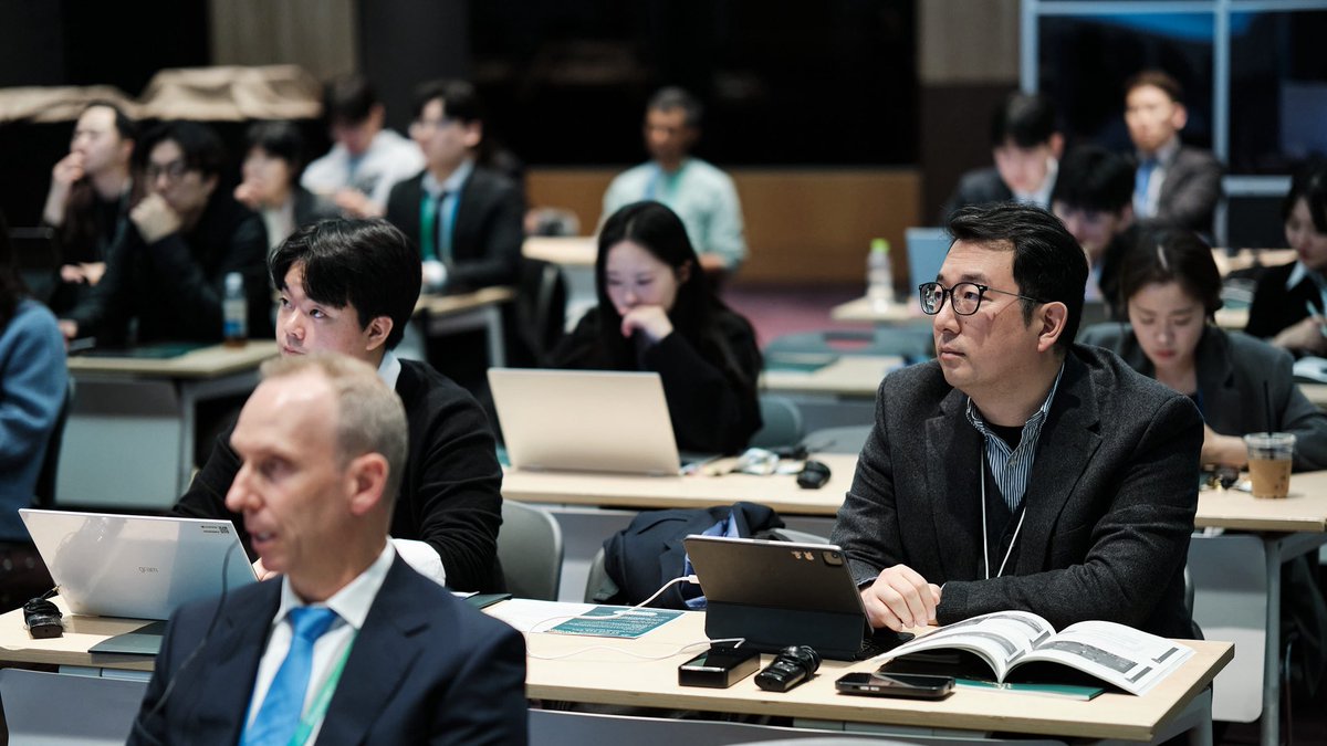 AusAmbROK's tweet photo. 🇦🇺🇰🇷 are deepening cooperation to build stronger, future‑ready battery supply chains. #InterBattery 2026 showed how Aussie critical minerals and Korean battery innovation make a powerful match. @MOTIRKoreaEng #AUSROK 🔋🤝 https://t.co/wYv6uHtoyw
