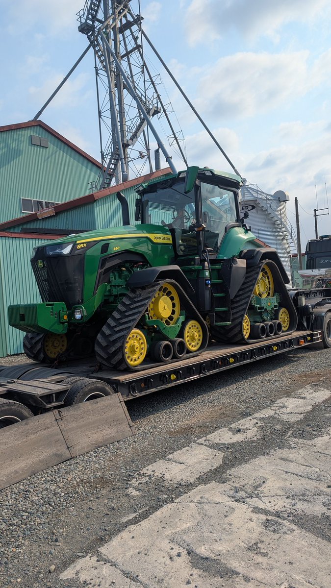 seinan110's tweet photo. ジョンディア8RXかっちょいいなーー🚜🚜🚜
誰か買ってくれーー https://t.co/ozEC6aXRuj