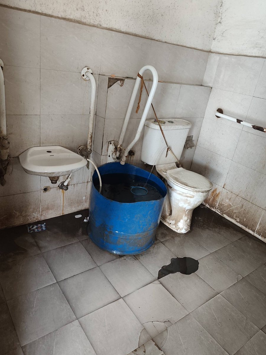 चाचा आरामदेव (Parody) tweet media