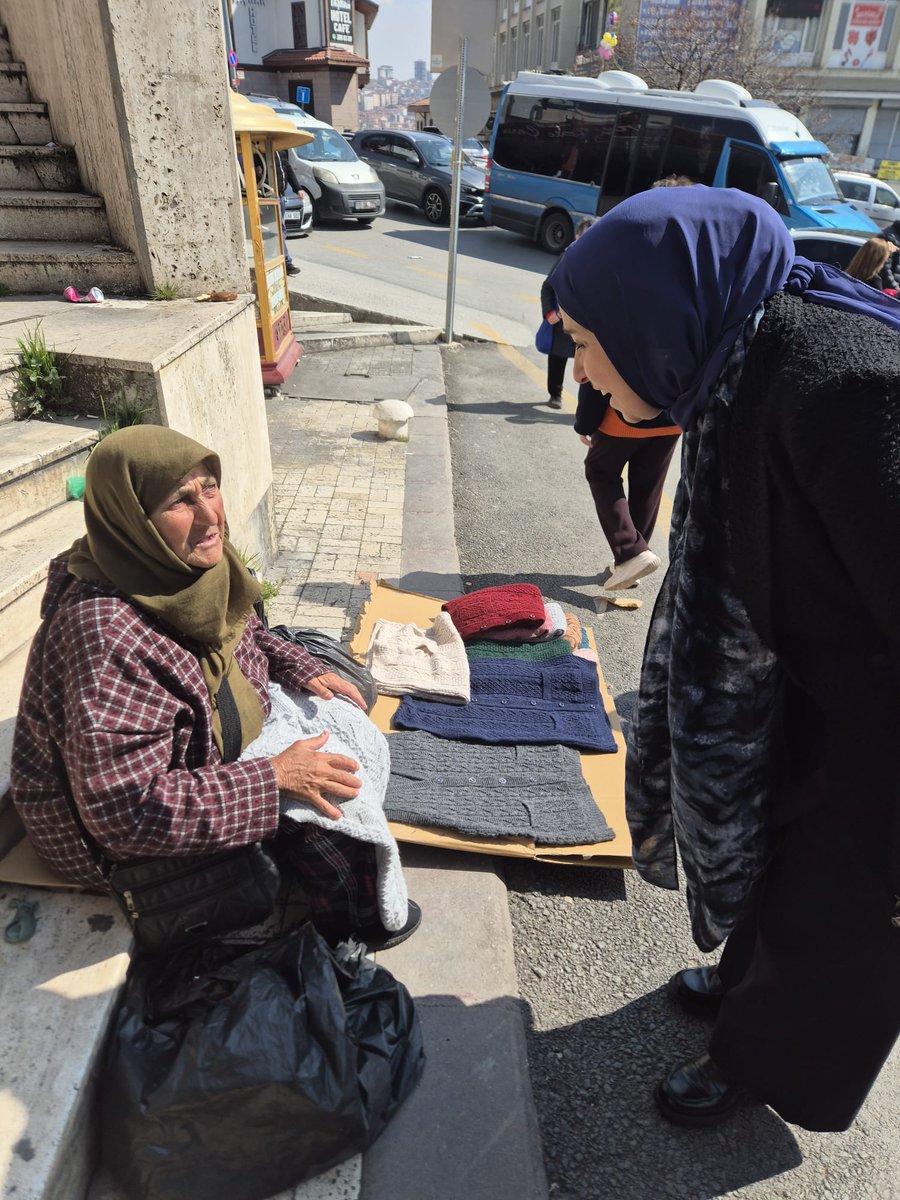 Elif Esen tweet media