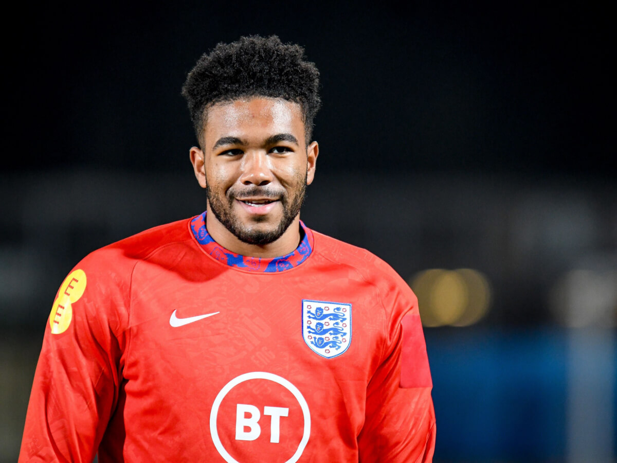 [STORY] #Chelsea star Reece James sidelined with hamstring injury!🩹

sporticos.com/en-gb/news/che…