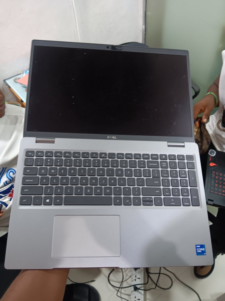 Val Gadgets tweet media