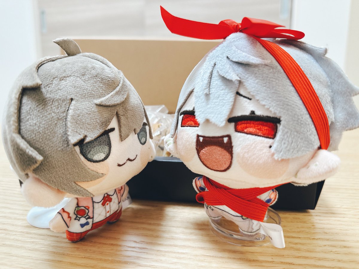 先日はのかさんからお祝いにとお菓子詰め合わせ頂いた✨スコーンも美味しかったけど何よりワッフルがめっちゃ美味しかった！！ザクホロ系で新感覚、、これが一番好きと言えるレベルかもしれない。今度また自分でも買いに行く💪🏻お祝いありがとうございます〜☺️✨