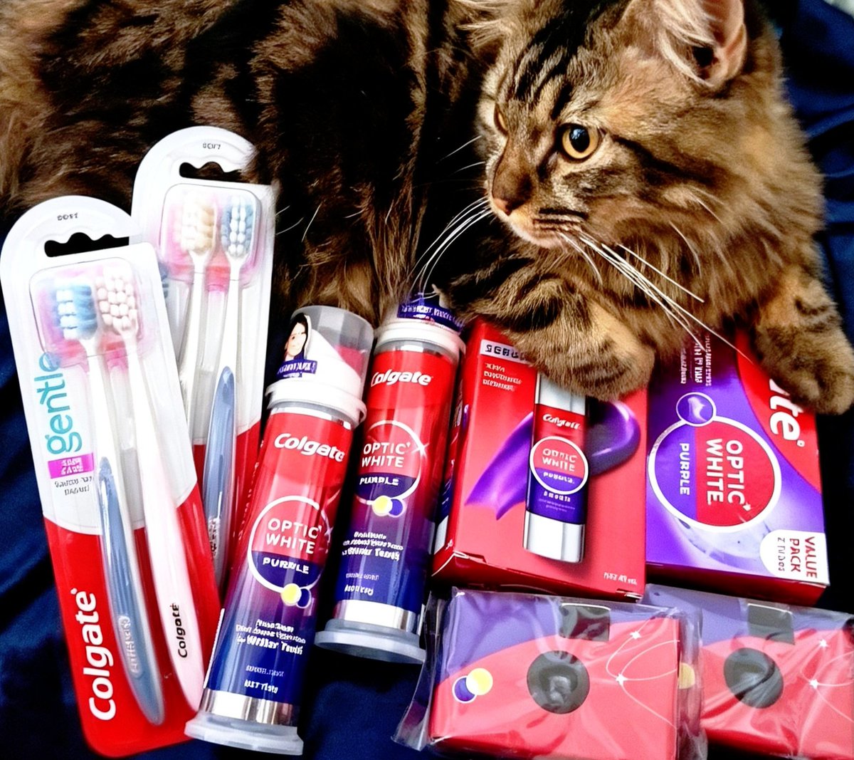 Mhdiane's tweet image. This package arrived today. I tried to snap a proper picture of the set, but this boy insisted on joining in; so here he is, my Stefan, with BDV’s exclusive bundle.

#CACAnvincedMeToBuyIt 
@ColgatePH | #BiancaDeVera
#ColgatexBianca