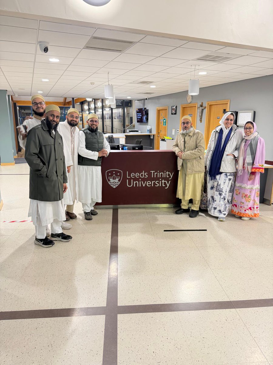 Bohras_UK's tweet photo. The @Dawoodi_Bohras  of #Bradford attended a Community Iftaar at @LeedsTrinity, alongside faith leaders, civic representatives, and local communities.
A meaningful evening of dialogue and connection during #Ramadan.
#Interfaith #DawoodiBohras https://t.co/W5DTNYx9gR