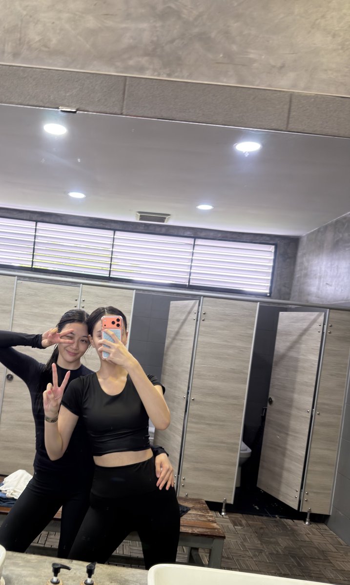 aangelinaa.ss tweet media