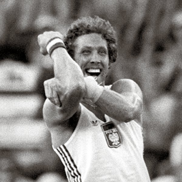 PiS właśnie zaskarżył do TK własną ustawę o TK. To jak podpalić własny dom, żeby sąsiad nie mógł pożyczyć soli. Przez 8 lat prawo było „święte”, teraz to bubel, bo koryto odjechało. Gratuluję wyborcom – Wasi idole właśnie oficjalnie zrobili z Was idiotów w biały dzień.