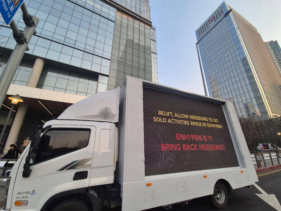 AsiaEnhypen's tweet photo. [UPDATE]

Seventh rollout of the truck, positioned in the vicinity of HYBE.

DON’T FORGET TO SIGN THE PETITION: https://t.co/nELJr3VGFq
———

@BELIFTLAB We hope for opportunities for LEE HEESEUNG to explore solo activities while continuing as a member of ENHYPEN.

HEESEUNG WITH ENHYPEN
#SevEN_ALWAYS
#ENHYPEN_HOME
#ENHYPENIS7
#AlwaysWithYou