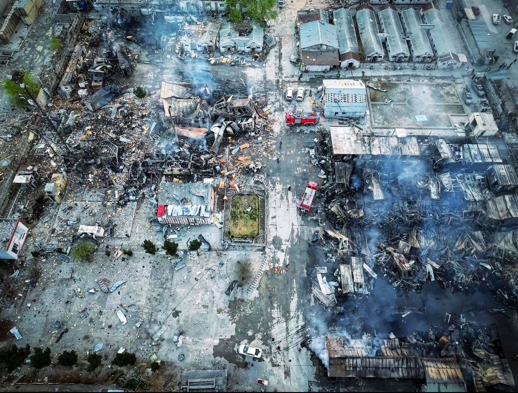 لم تشهد كابل مثل هذه المجزرة طوال الاحتلال الأمريكي الذي استمر لعشرين سنة.

الجيش الباكستاني العميل تجاوز السوفيت وأمريكا في الظلم والجور والوحشية .

قاتل الله هذه الكتلة العسكرية الباكستانية التي لا تريد الخير لأفغانستان وشعبها !