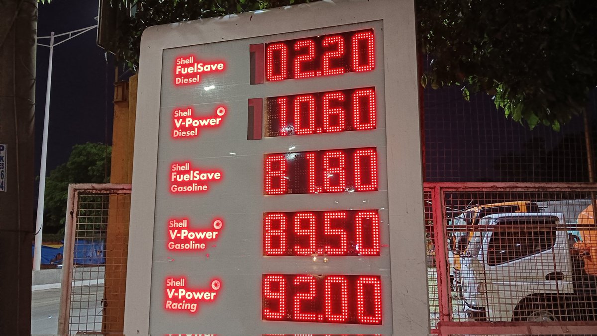 cebuyuki's tweet photo. ディーゼルの方が高い
リッター約300円
3ケタは想定してなかったね https://t.co/OC61RyoGW4