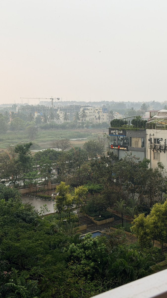 Finally raining in Bangalore !

Now it feels like the good ol days of summers with pleasant rainy weather in evenings ❤️✨