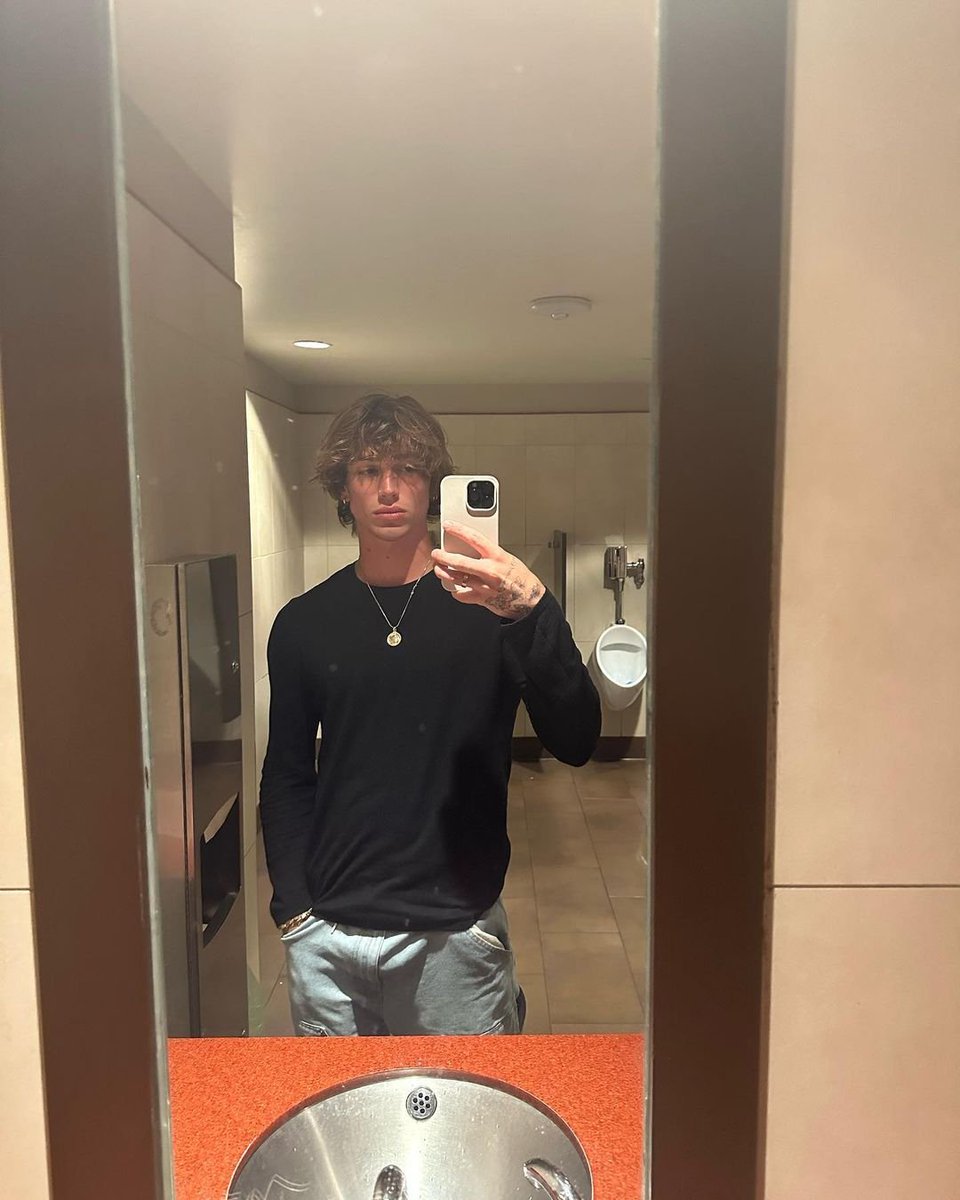 𝓐𝗮𝗿𝗼𝗻 𝓖𝗿𝗶𝗲𝘃𝗲. tweet media