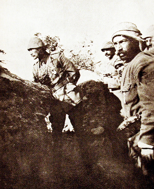 bayrakmelike2's tweet photo. Gazi Mustafa Kemal Atatürk'ün
Yani; 19. Tümen Komutanı Yarbay Mustafa Kemal Bey ve Anafartalar Grup Komutanı Albay Mustafa Kemal Bey'in Çanakkale Cephesinde çekilmiş olan fotoğraflarını paylaşayım. 

1. Fotoğraf: 17 Haziran 1915 günü Binbaşı Haydar Mehmet Alganer tarafından çekilmiş Albay Mustafa Kemal Bey'in meşhur fotoğrafı...