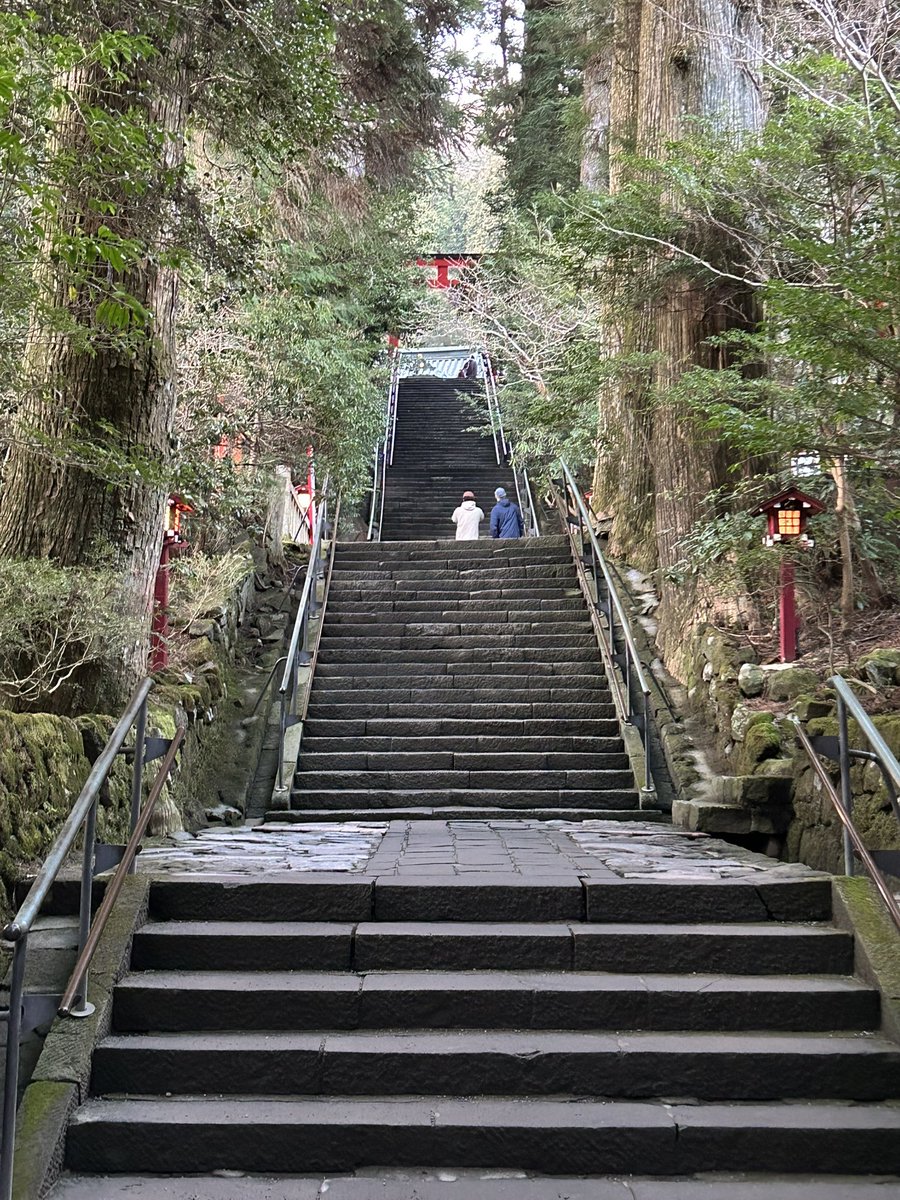 赤井シャンクス秀一 tweet media