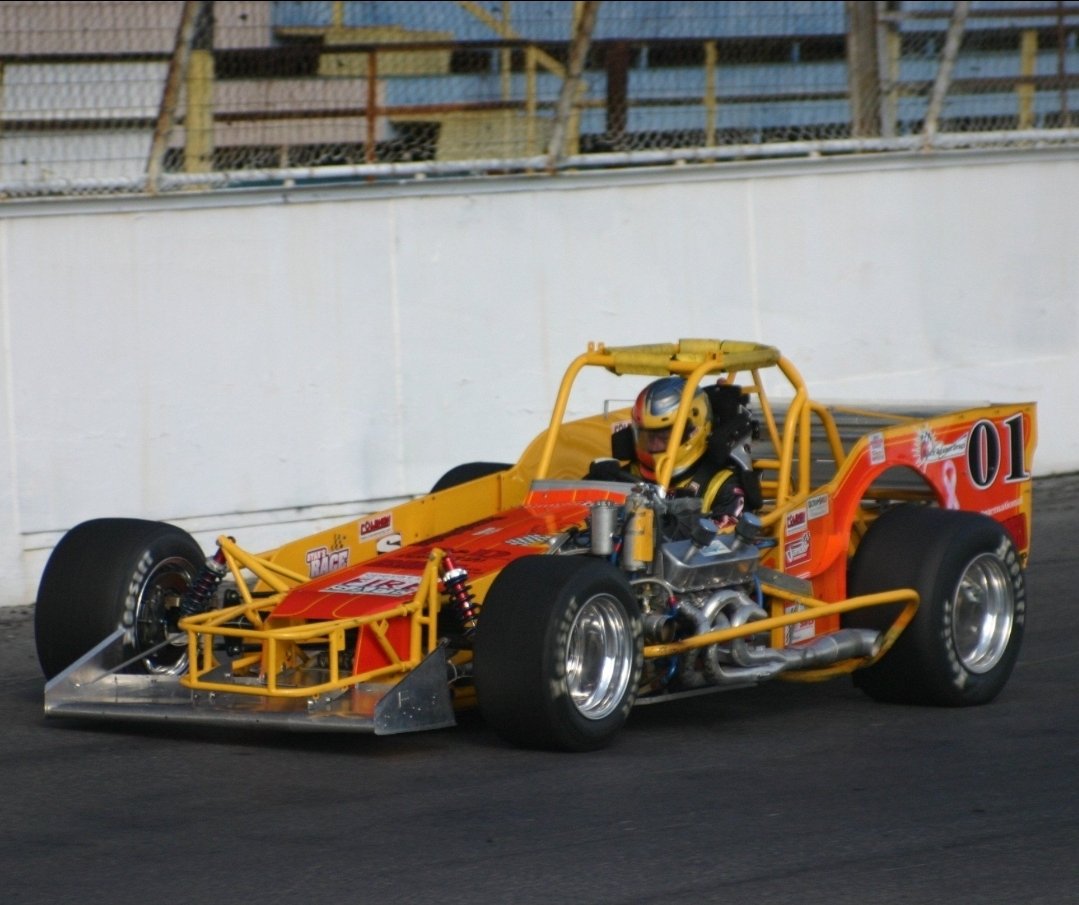 AllThingsSuperm's tweet image. 3/17/26 @AllThingsSuperm picture(s) of the day. Doug Heveron at @OswegoSpeedway 
September 2nd 2005

📸 @supermods2