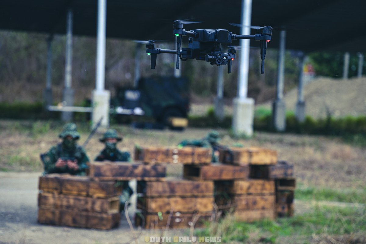 YDN_NEWS's tweet image. 🇹🇼The #ROCArmy 58th Artillery Command's #UAV Battalion recently implemented "Immersive UAV Advanced Integrated Training." Wearing #FPV goggles, operator navigated through simulated urban training grounds, attacking indoor targets and vehicles.

🇹🇼陸軍 58