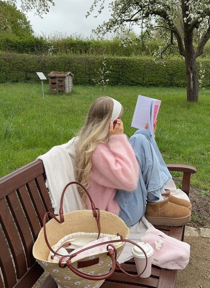 apriliosluxury's tweet image. Soft pages, softer days 📖
Lost somewhere between words and quiet

Peace looks like this

#reading #soft #aesthetic #calm #cozy #nature #spring #quiet #moment #slow #peace #book #green #gentle #day