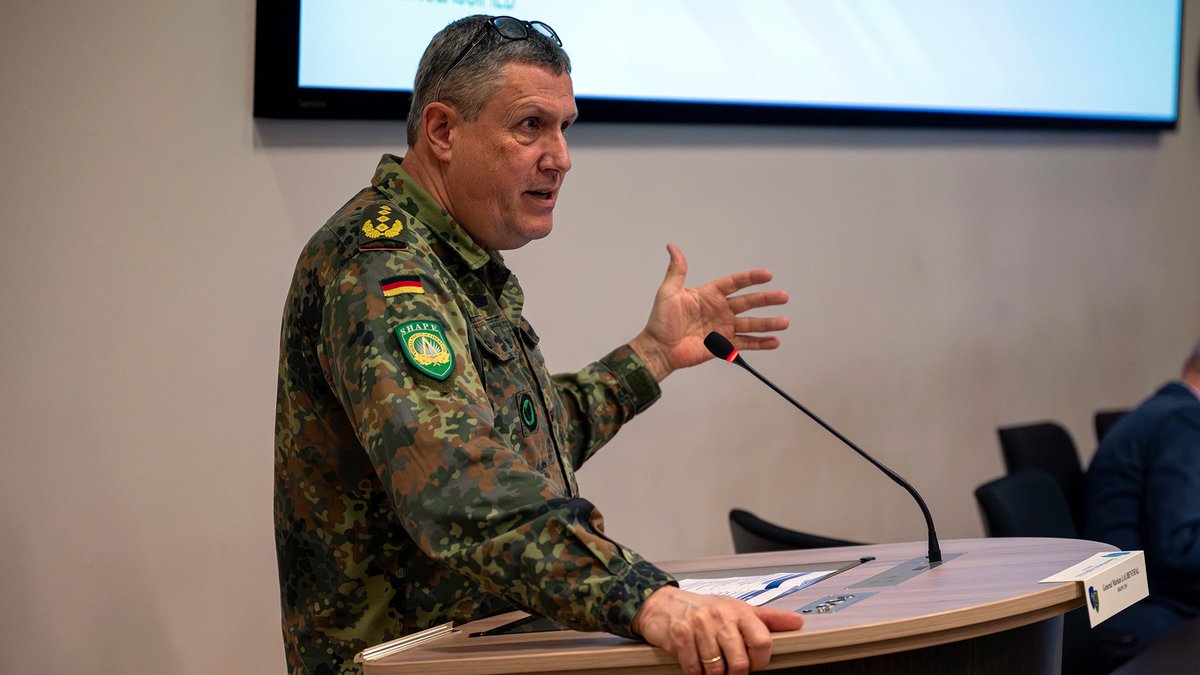 NATO_DefCollege's tweet image. Unity 🤝 Readiness ⚡ Defence 🛡️

At @SHAPE_NATO, Course Members from the Senior Course and the NATO Regional Cooperation Course examined how the DDA Family of Plans translates strategy into action to #deter and #defend.

Key highlights:
📌360-degree approach to deterrence.