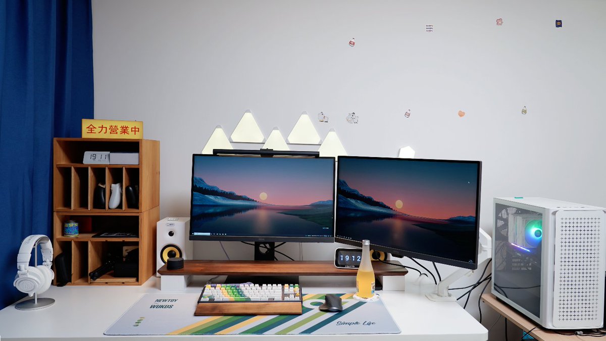 AnotherBrick2's tweet image. Minimalist Workspace Hack: Rotate your monitor 90° for vertical workflow (perfect for docs/PDFs!) + add a tiny potted succulent for calm. Clutter-free = stress-free. #DeskSetup #ProductivityTips