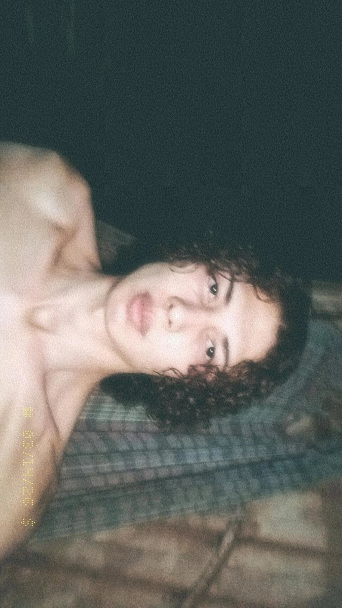 PH74467's tweet photo. Tô de volta https://t.co/8crFJIg1rK