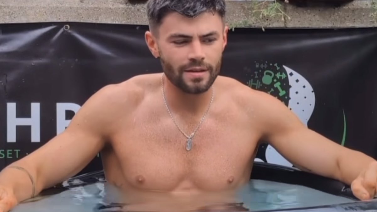 Hot Tradies tweet media