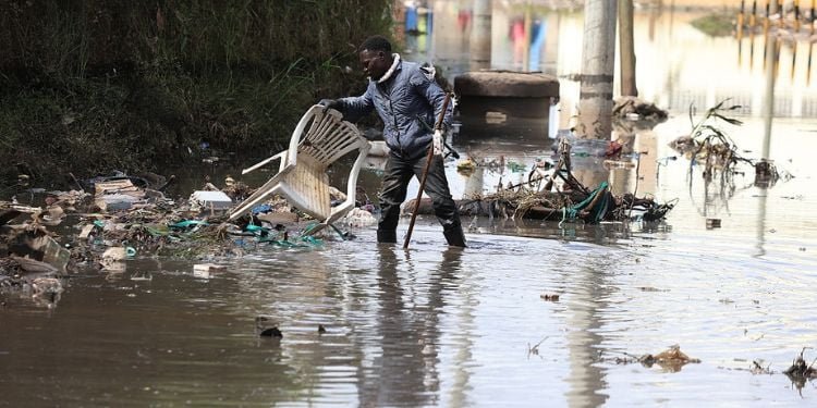 MamboMseto254's tweet photo. Kenya to receive increased rainfall in several regions from Thursday

Weather conditions across Kenya are set to change this week, with more rainfall expected in many regions as the days progress. 

The Kenya Meteorological Department has indicated that rains will begin lightly earlier in the week before becoming heavier from Thursday.

Several parts of the country are likely to receive showers, especially in the afternoons and at night, sometimes accompanied by thunderstorms. 

Areas expected to be affected include the Highlands both east and west of the Rift Valley, the Lake Victoria Basin, the Rift Valley, the South-eastern lowlands, and coastal regions.

Counties such as Nairobi, Nyeri, Kiambu, Murang’a, and Meru are among those in the Highlands East that may see increasing rainfall as the week continues. 

Similar conditions are expected in western and Rift Valley counties like Kakamega, Kisumu, Nakuru, and Narok, where the rains are also forecast to intensify from Thursday.

In the South-eastern lowlands, places like Machakos, Kitui, Makueni, and Kajiado are also expected to receive rainfall. 

Coastal counties including Mombasa, Kilifi, Kwale, and Lamu may experience showers that are likely to become more frequent later in the week.

Residents in Nairobi and surrounding areas should expect a mix of weather, with possible morning rains in some places and wider afternoon to night showers. 

In regions around Lake Victoria and the Rift Valley, the week may start with sunny intervals before shifting to wetter conditions.

The weather department has warned that some areas could experience heavy rainfall at times, which may lead to localized flooding. 

People living in flood-prone areas are advised to remain alert and follow daily weather updates.

Meanwhile, parts of North-Eastern and North-Western Kenya are expected to remain mostly sunny and dry during this period.