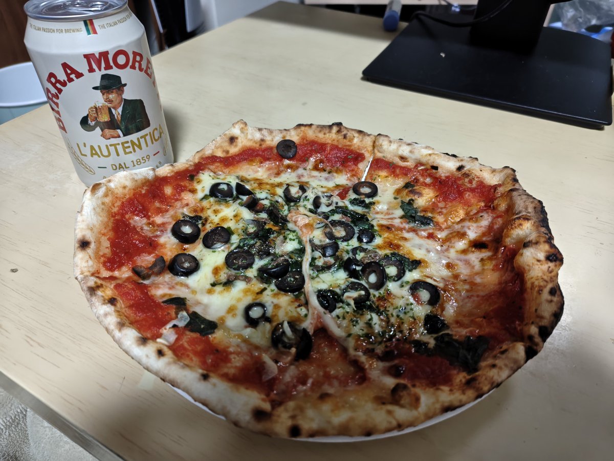 イタリアのおビールとピザ！
KPKPKP〜🥂🍻♪