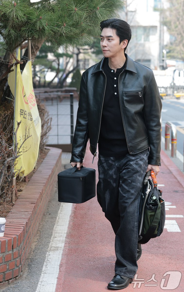 신성록 쓸데없는 정보봇 tweet media