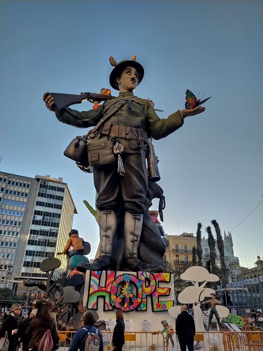 directocine's tweet photo. La Falla del Ajuntament gira en torno a la esperanza con un guiño claro a 'El gran dictador', de Charles Chaplin. #Fallas2026 https://t.co/gjqiVmKH1M