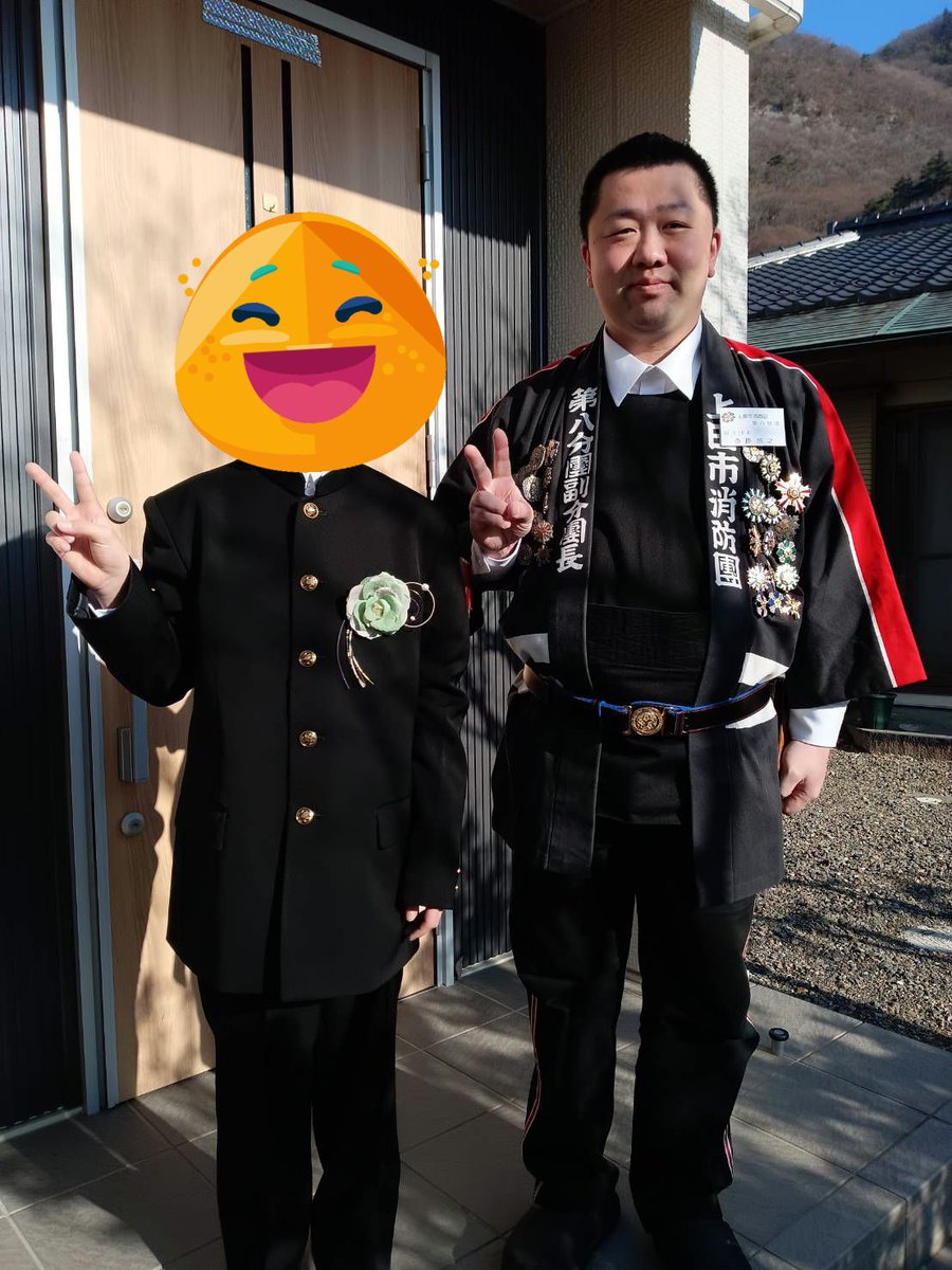 hiro_kutsukake's tweet photo. 甥っ子の卒業式に来賓として出席しました🎓️

コロナ禍から入学した6年間大変だったけど元気に卒業しました。

おめでとう! https://t.co/56zq9ef4TE