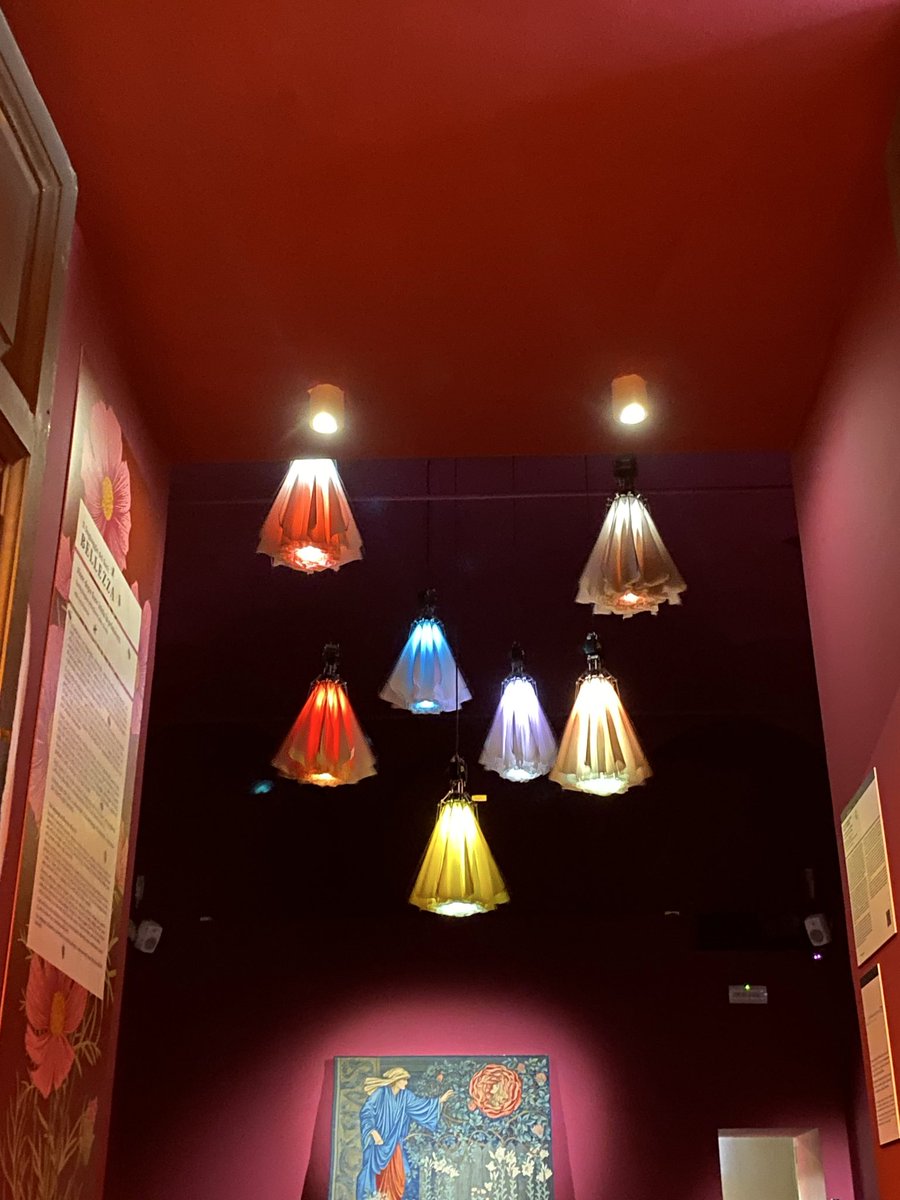 Archivetro tweet media