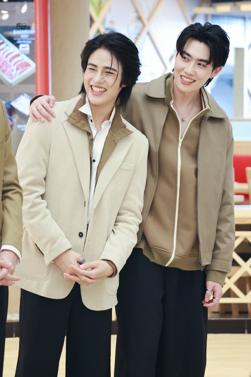 𝗮𝗿𝗼𝘂𝗻𝗱 𝘁𝗼𝗽. tweet media