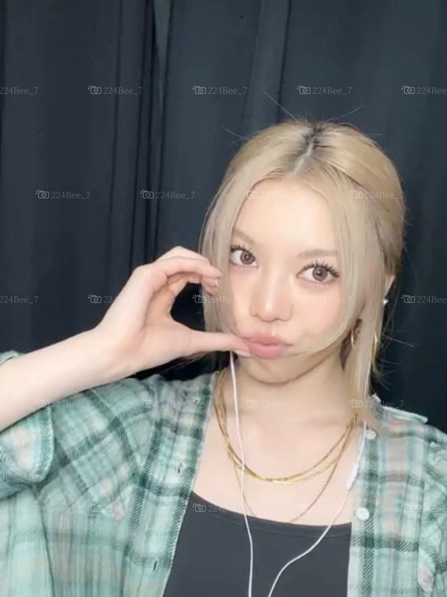 𝒰💛 tweet media