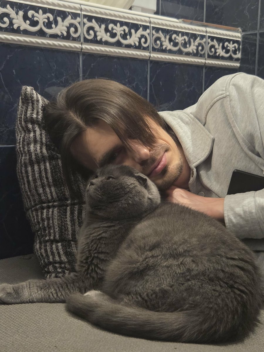 Замаханий репортер tweet media