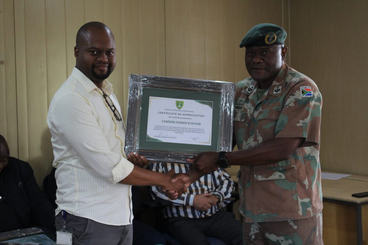 SANDF_ZA's tweet photo. #DODLogisticsDivision Article || #RegionalWorksUnitMpumalanga, closes its High Voltage Practical training with enthusiasm and high hopes.
https://t.co/n6zFZR5I4c
#SANDF https://t.co/4CIPqHvJ5b