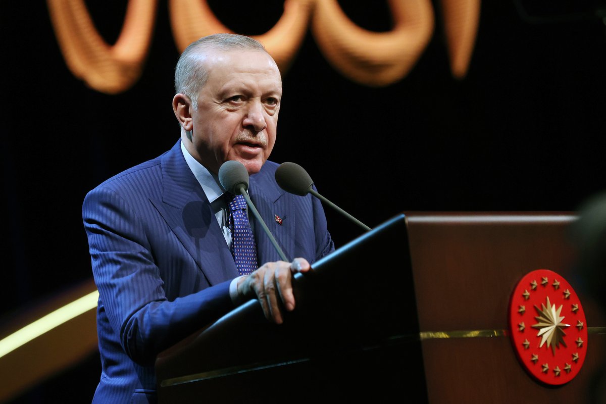 diyanetbasin's tweet photo. TRT 1 ve Diyanet TV ekranlarında yayınlanan “Kur’an-ı Kerim’i Güzel Okuma Yarışması”nın finali, Cumhurbaşkanımız Recep Tayyip Erdoğan’ın ev sahipliğinde gerçekleştirildi. Programa, Diyanet İşleri Başkanı Prof. Dr. Safi Arpaguş da katıldı.

https://t.co/odarisJWMS https://t.co/sGgO385fgs