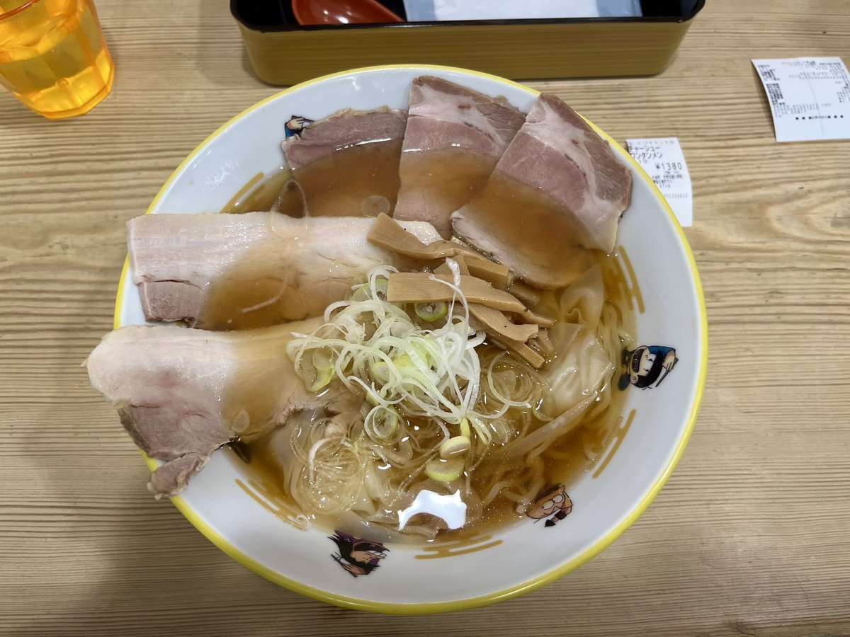 shipopoppo's tweet photo. 京都駅、満月のチャーシューワンタンメン。こういうのでいいんだよ。 https://t.co/j3D1uv6i8U