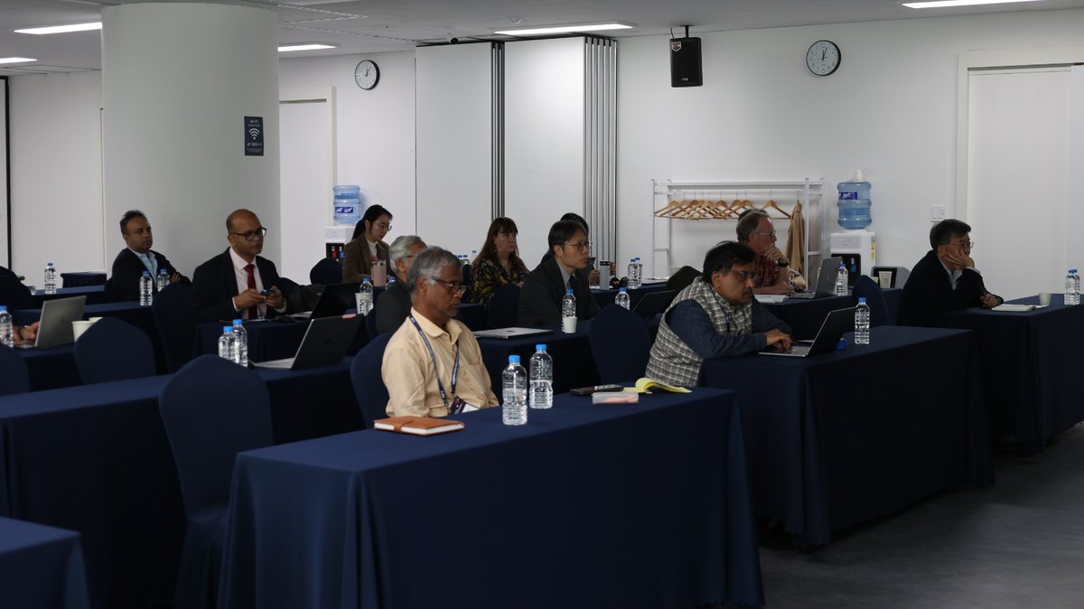 incoismoes's tweet image. 🎙️ At #IOGOOS2026, Shri. N. Kiran Kumar (WG 3 Member &amp;amp; Scientist F, INCOIS) presented the IIOE 2 WG 3 Operational Coordination Report.
Enhancing operational linkages &amp;amp; coordination across Indian Ocean programs! 🌊🤝
#IIOE2 #OceanScience #IndianOcean #INCOIS @moesgoi @iioe_2
