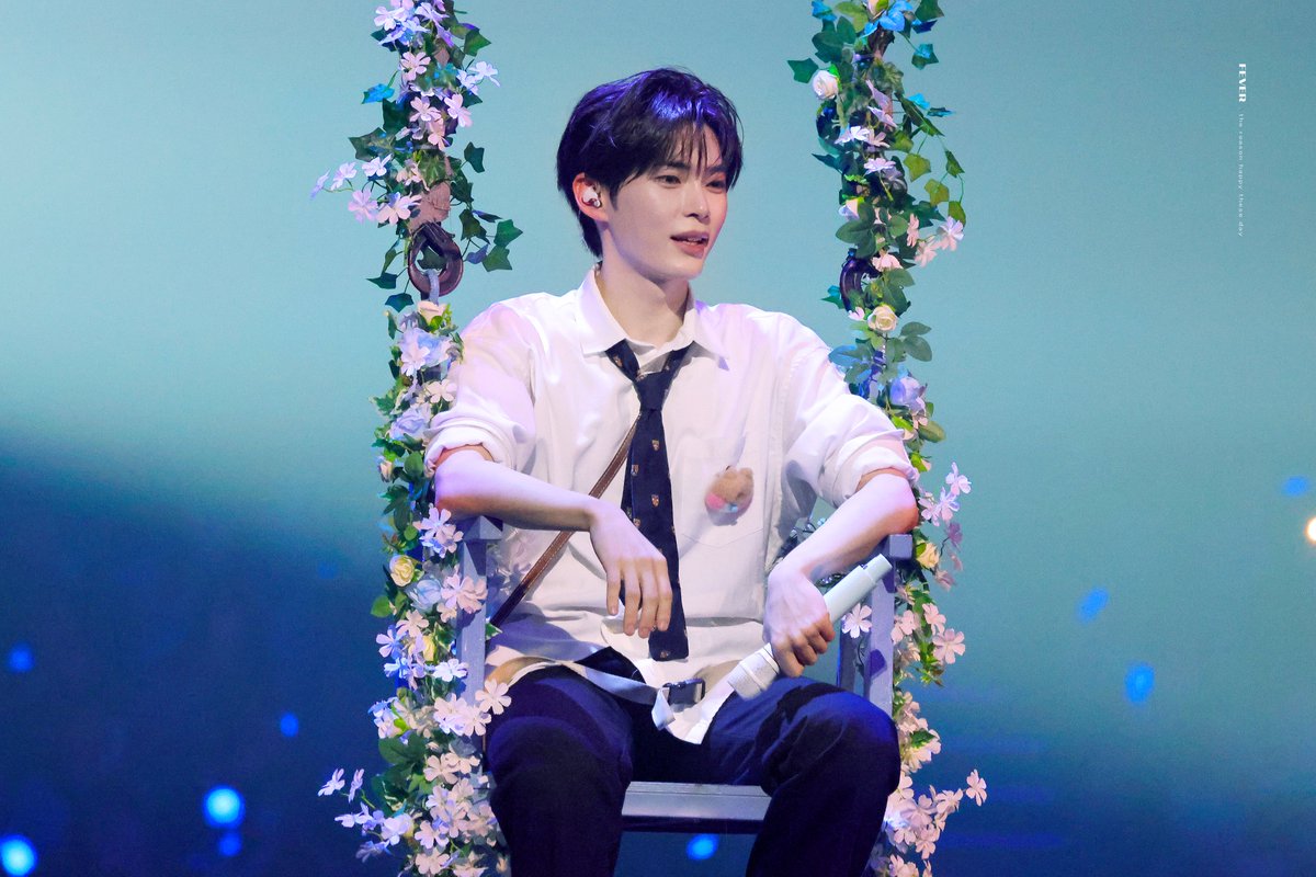 𝐅𝐄𝐕𝐄𝐑 tweet media