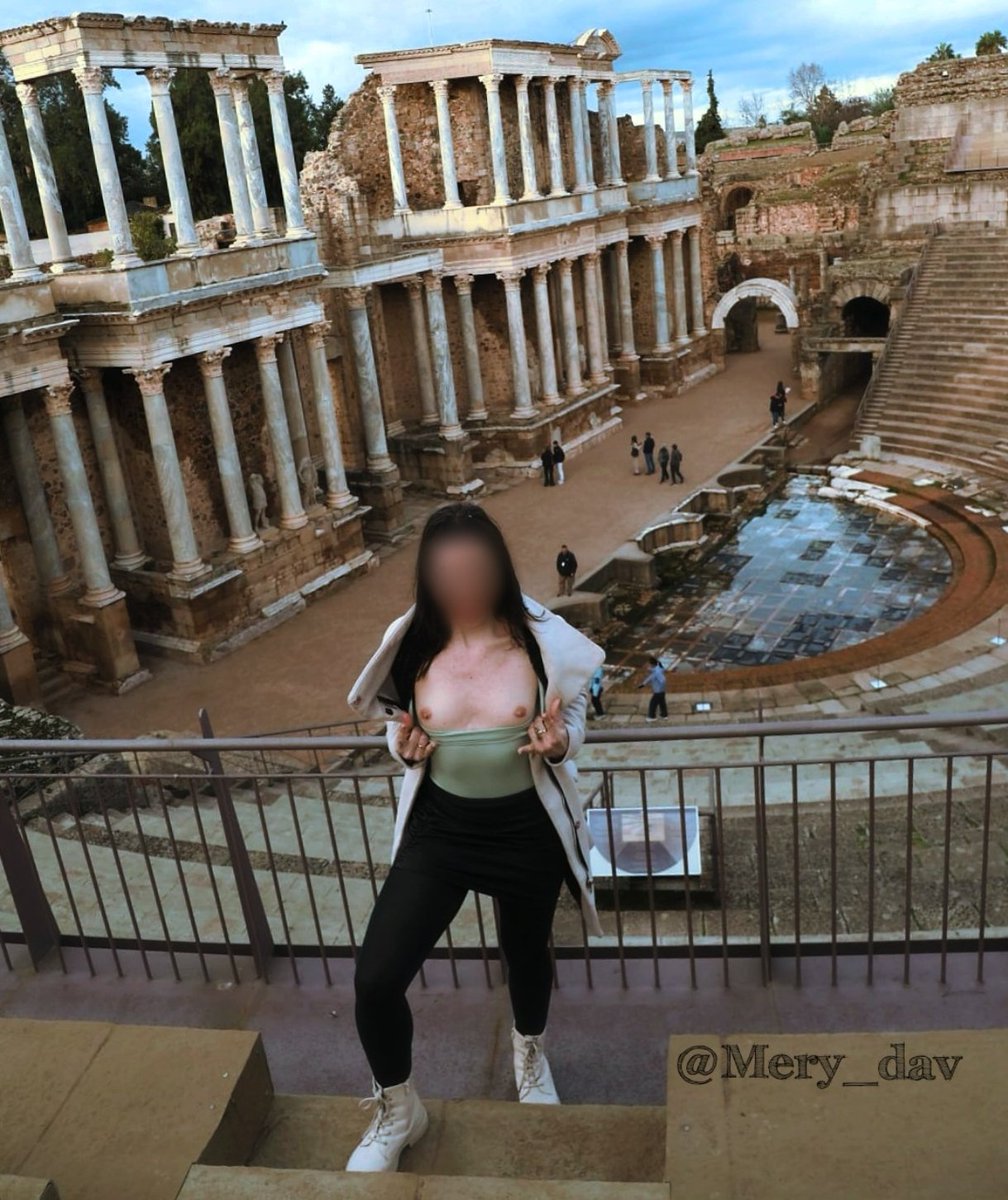 mery_dav's tweet photo. Aquí, o se hace turismo en condiciones... O no se hace 🤭😜 
Y vosotros hacéis turismo de calidad?? 😈😏
#BuenosDías gente guapa  pasad un feliz martes😘😘
#MartesDeEnseñarLasTetas
#MartesDeMorboYProvocación 
#LibidoCotidiano https://t.co/xfGjMIL65J