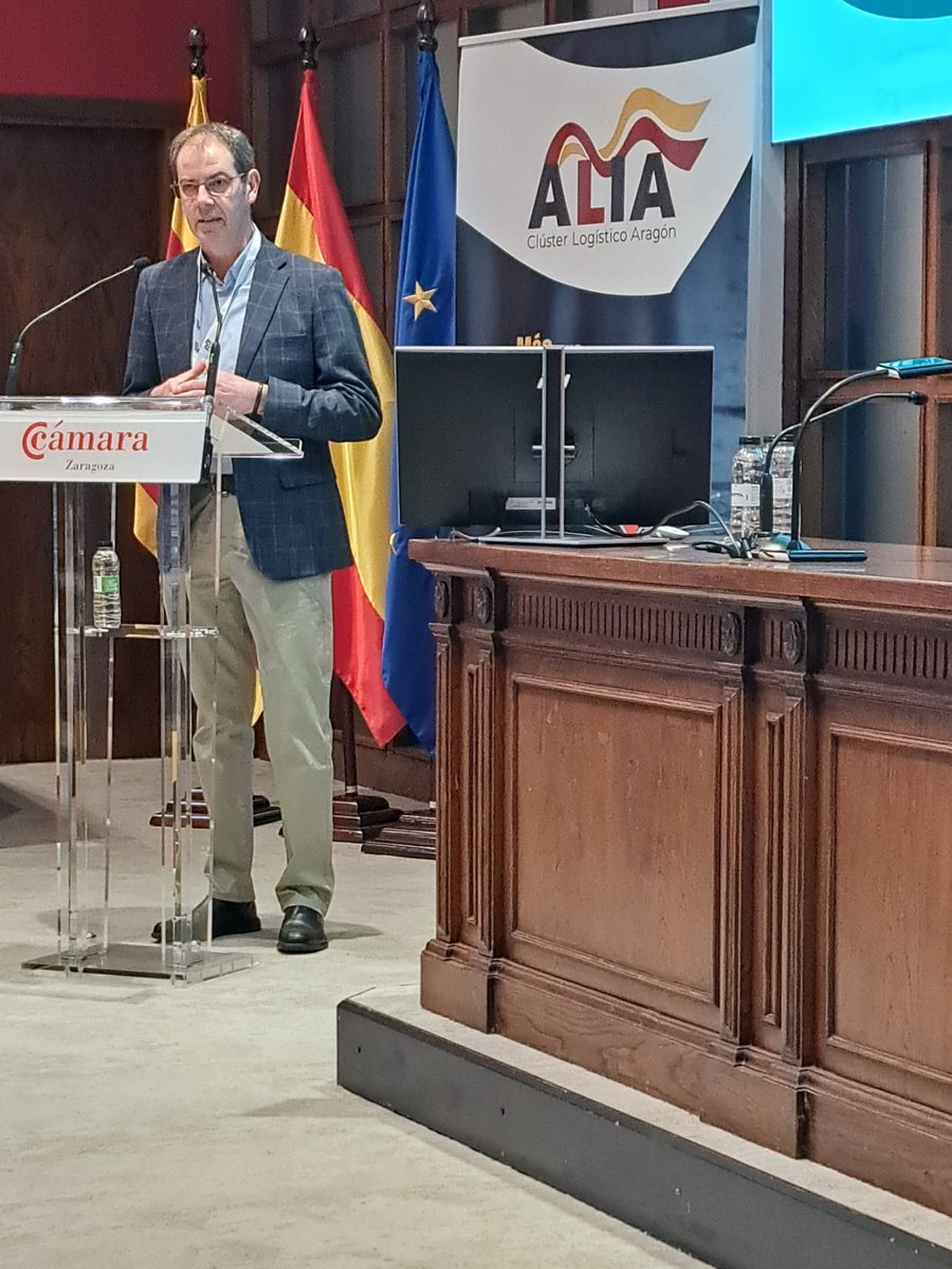 cifpa_aragon's tweet photo. En Cámara de Comercio de Zaragoza se desarrolla el  evento Living Lab, organizado por el Clúster Logístico Aragón (ALIA) y CIFPA. Un encuentro para reflexionar y compartir experiencias sobre modelos más sostenibles y eficientes en logística. 
@fp_aragon @todofp @GobAragon https://t.co/S25Z6sfOZp