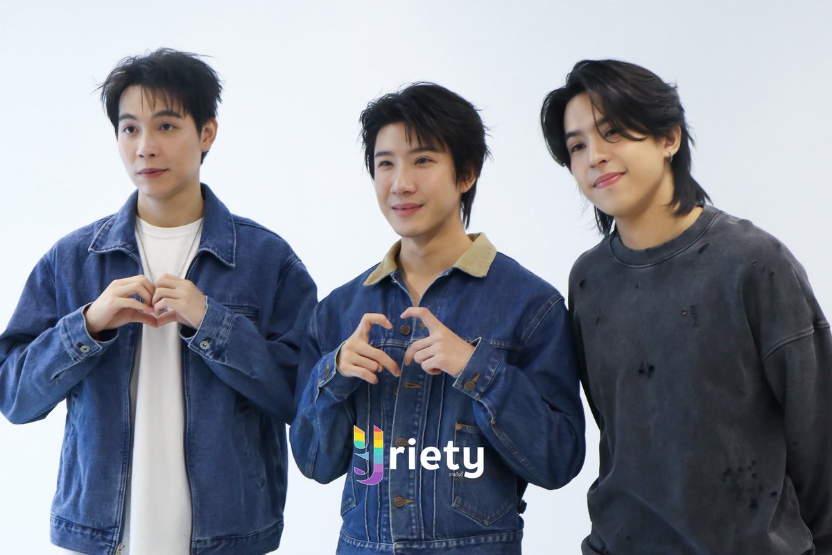“เฟิร์ส - ข้าวตัง - เจเจ” ช่วงสัมภาษณ์โปรโมทงาน “เปย์รักด้วยแมวเลี้ยง Final EP” 🐈🐾

CFC FINALEP PRESSTOUR
#CatForCash 
#FirstKhaotung #เฟิร์สข้าวตัง
#jj__chayakorn #Yriety