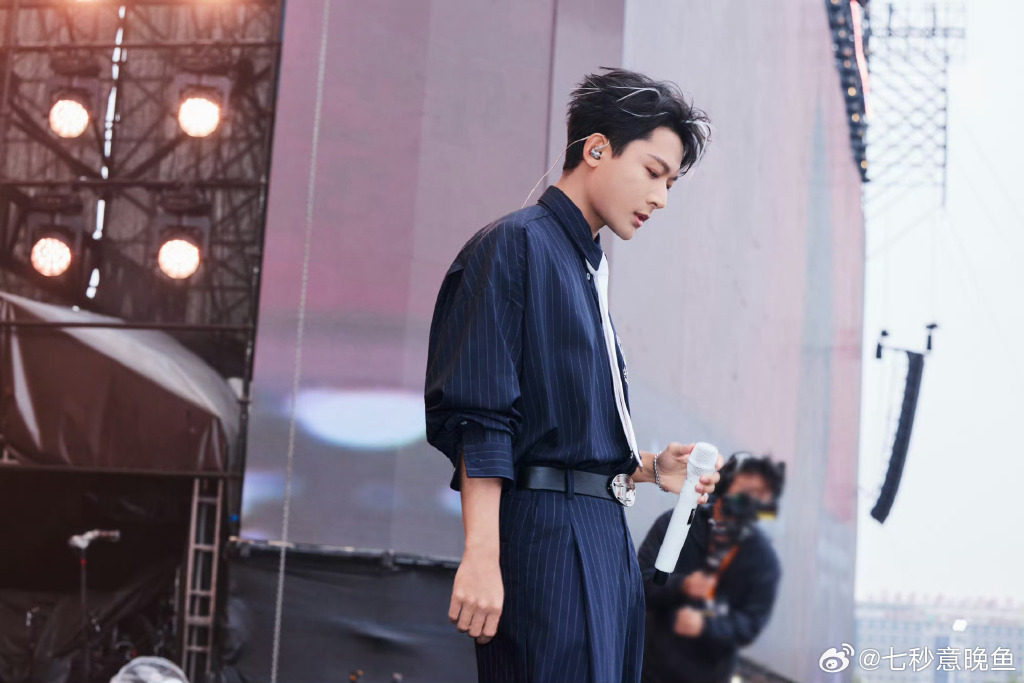 Talking Girl tweet media