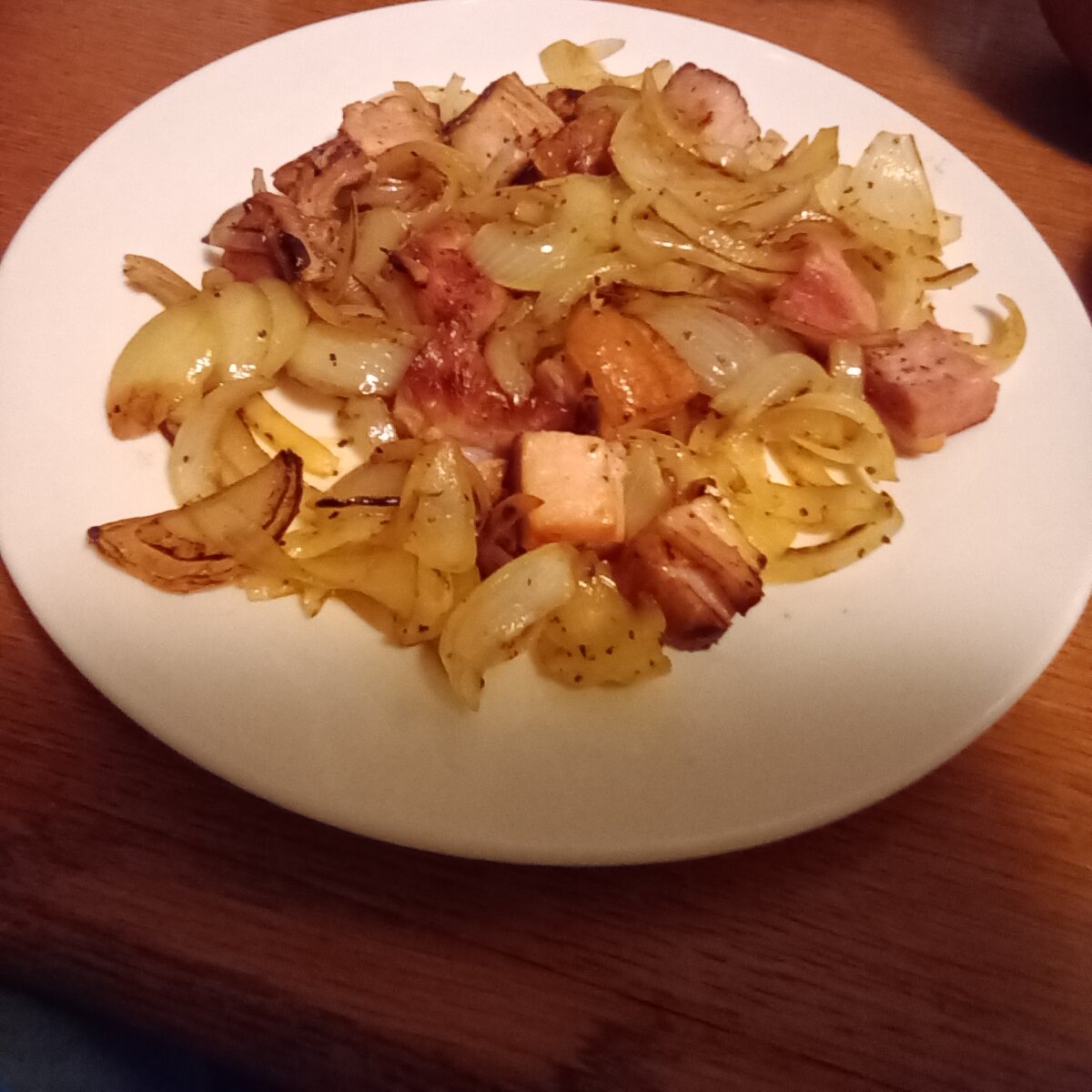 イスラム教の方へ

日本に来ることをお勧めしません。
私達日本人はこよなく豚肉を愛しています。これはベーコンで豚肉から作られています。日々の食生活は豚、豚、豚です。どうか日本に来ないで下さい。あなた達が幸せ暮らせるように助言しています。