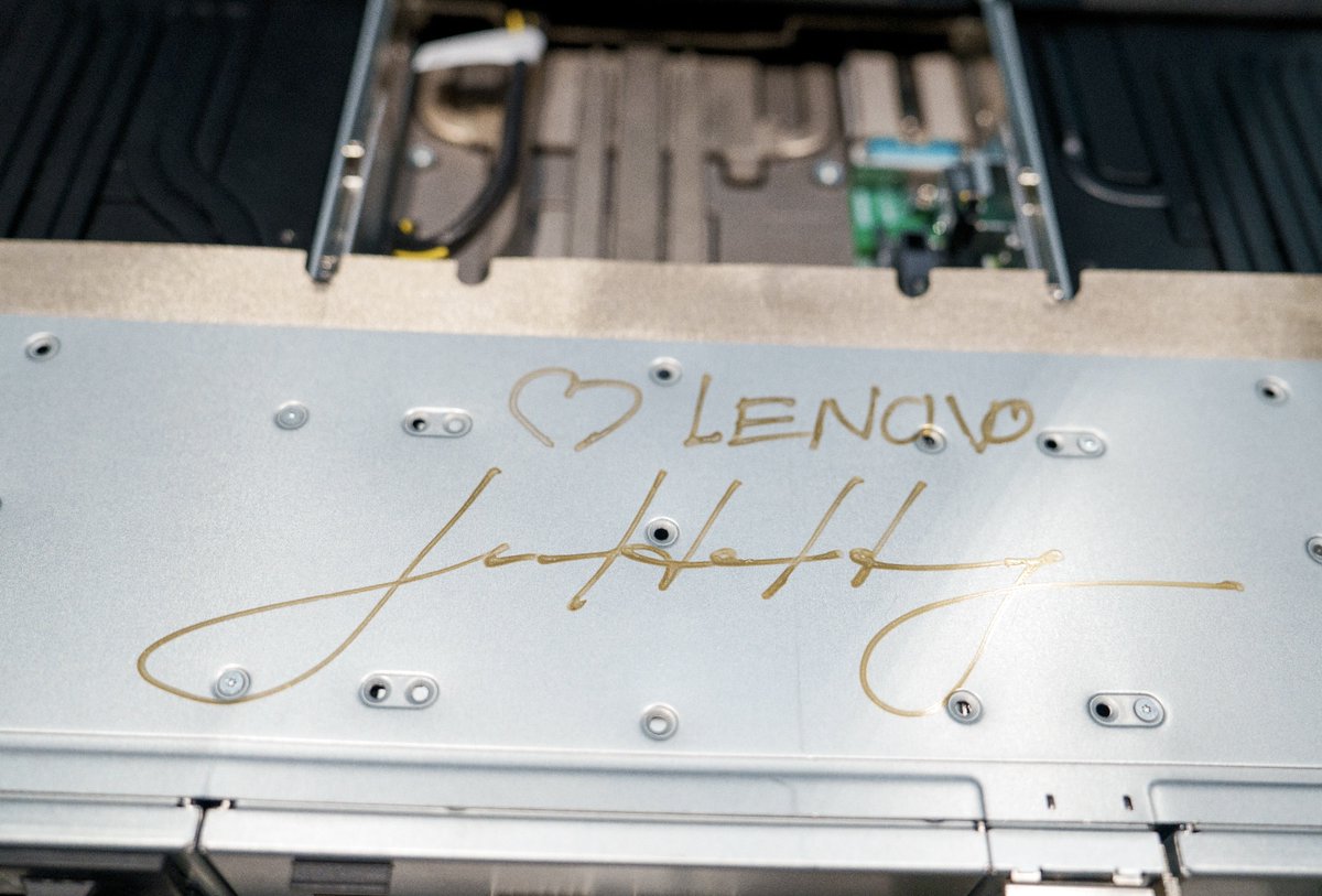 Lenovo Data Center tweet media