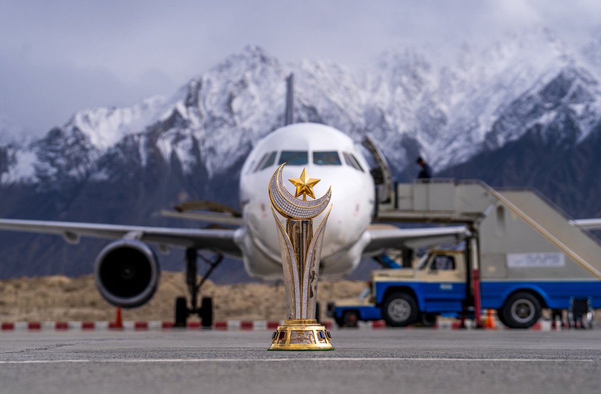 thePSLt20's tweet photo. WE MANIFEST A NORTH VISIT TOO 🤩

The Infinity lands where the mountains meet the sky. 
📍Scenic Skardu Airport. 

#HBLPSL | #NewEra https://t.co/34gETUACkx