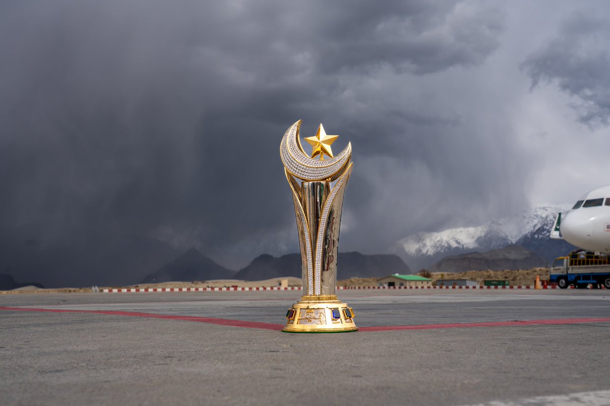 thePSLt20's tweet photo. WE MANIFEST A NORTH VISIT TOO 🤩

The Infinity lands where the mountains meet the sky. 
📍Scenic Skardu Airport. 

#HBLPSL | #NewEra https://t.co/34gETUACkx